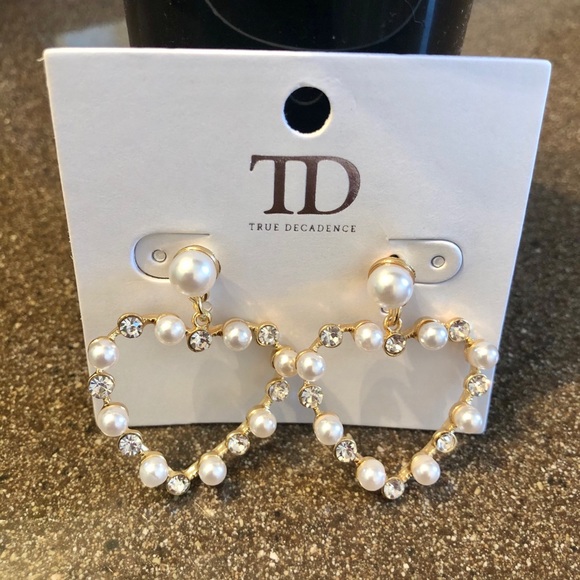 Pearl and crystal heart shaped drop earrings - Picture 2 of 3